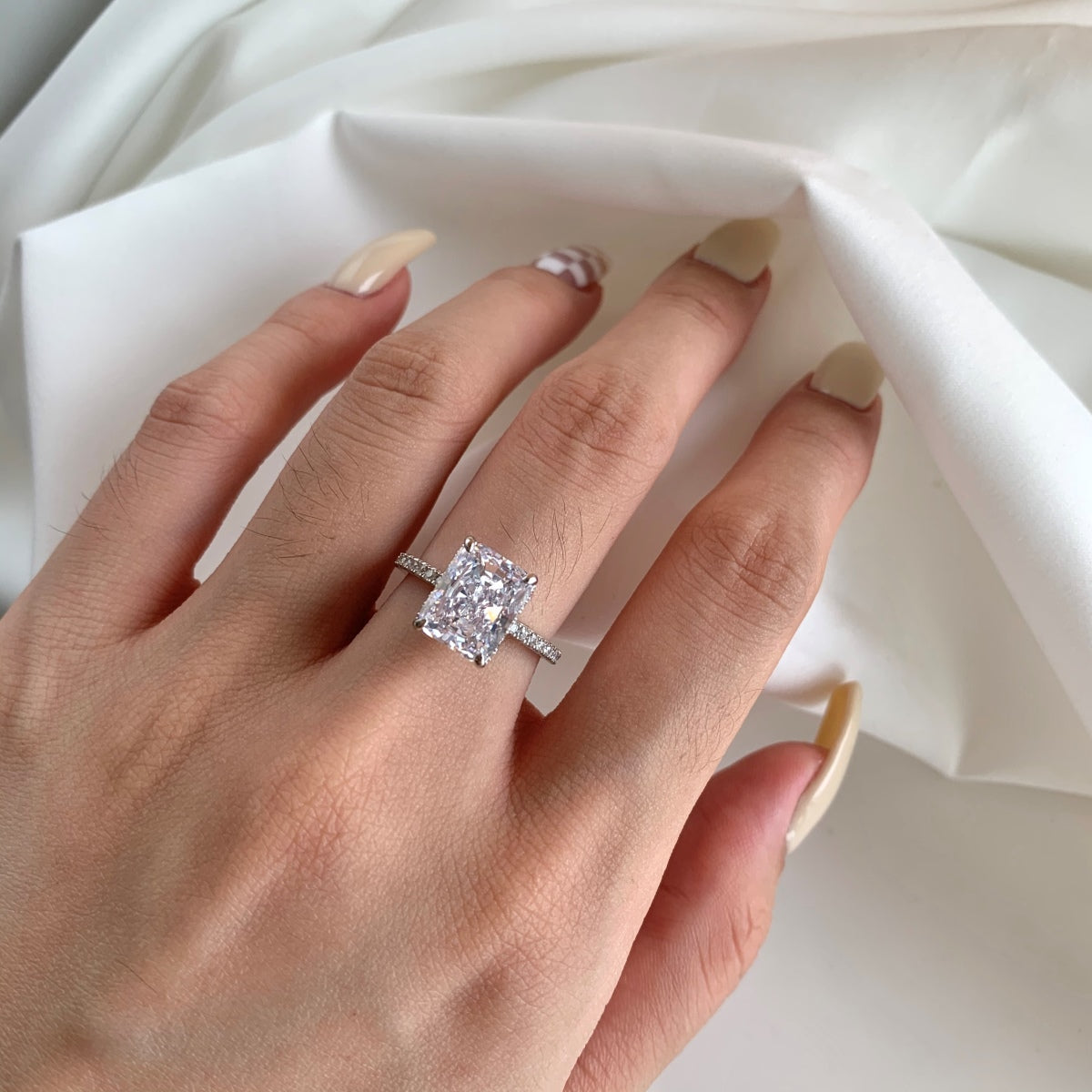 [Sparkling Aurora]4.0 Carat Luxurious Engagement Ring