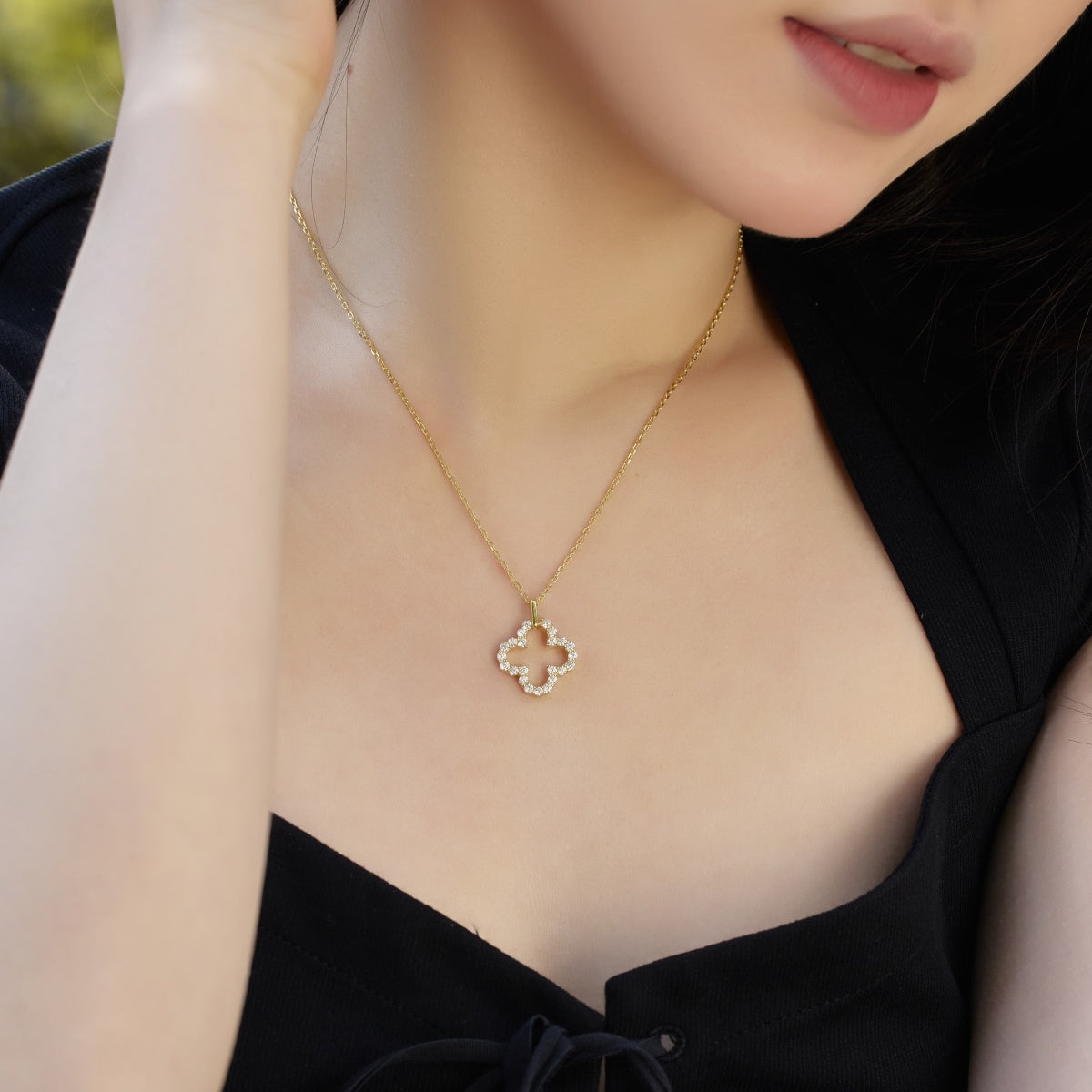 [Sparkling Aurora]Four-Leaf Clover Hollow Design Exquisite Necklace