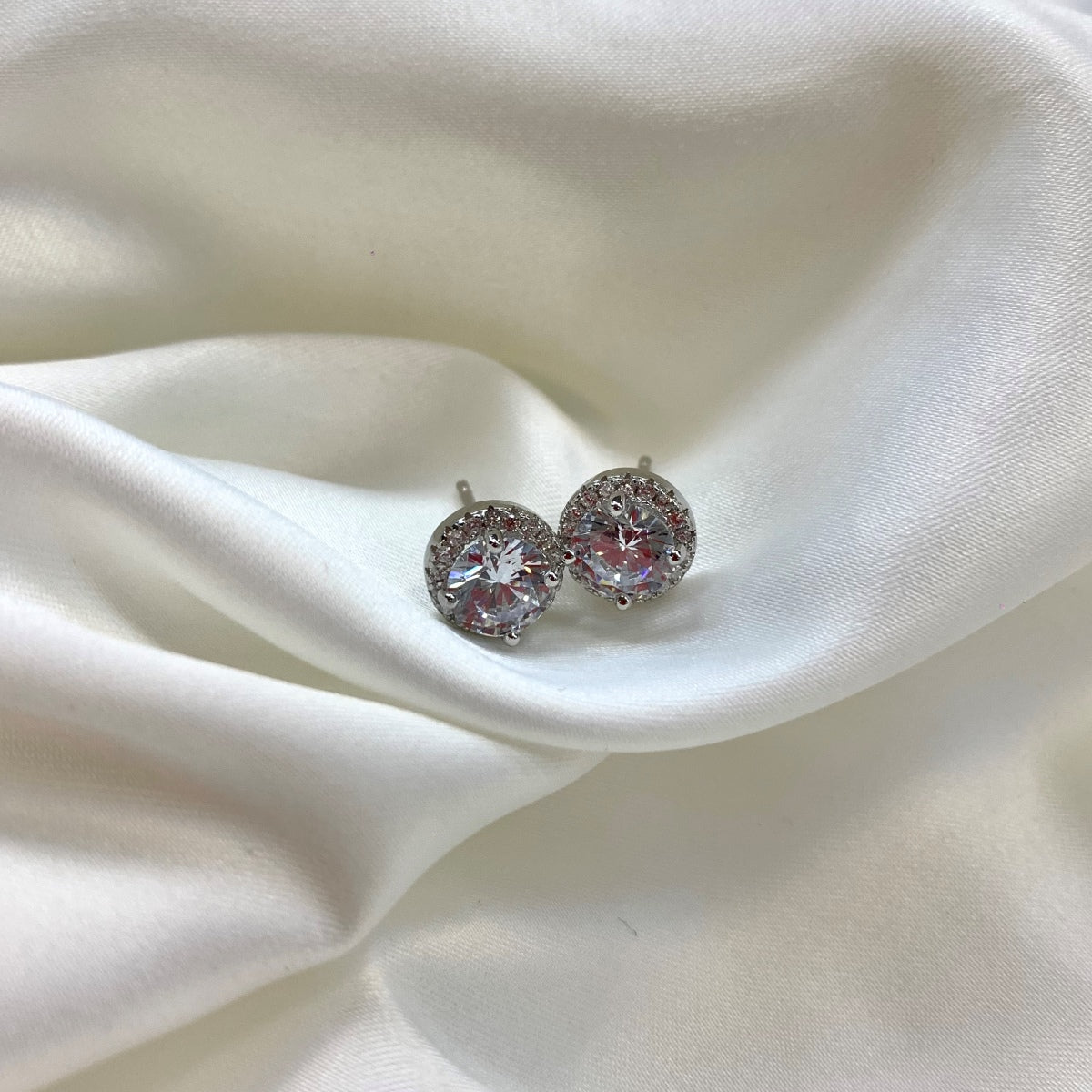 [Sparkling Aurora]Classic Princess Round Shape Earrings