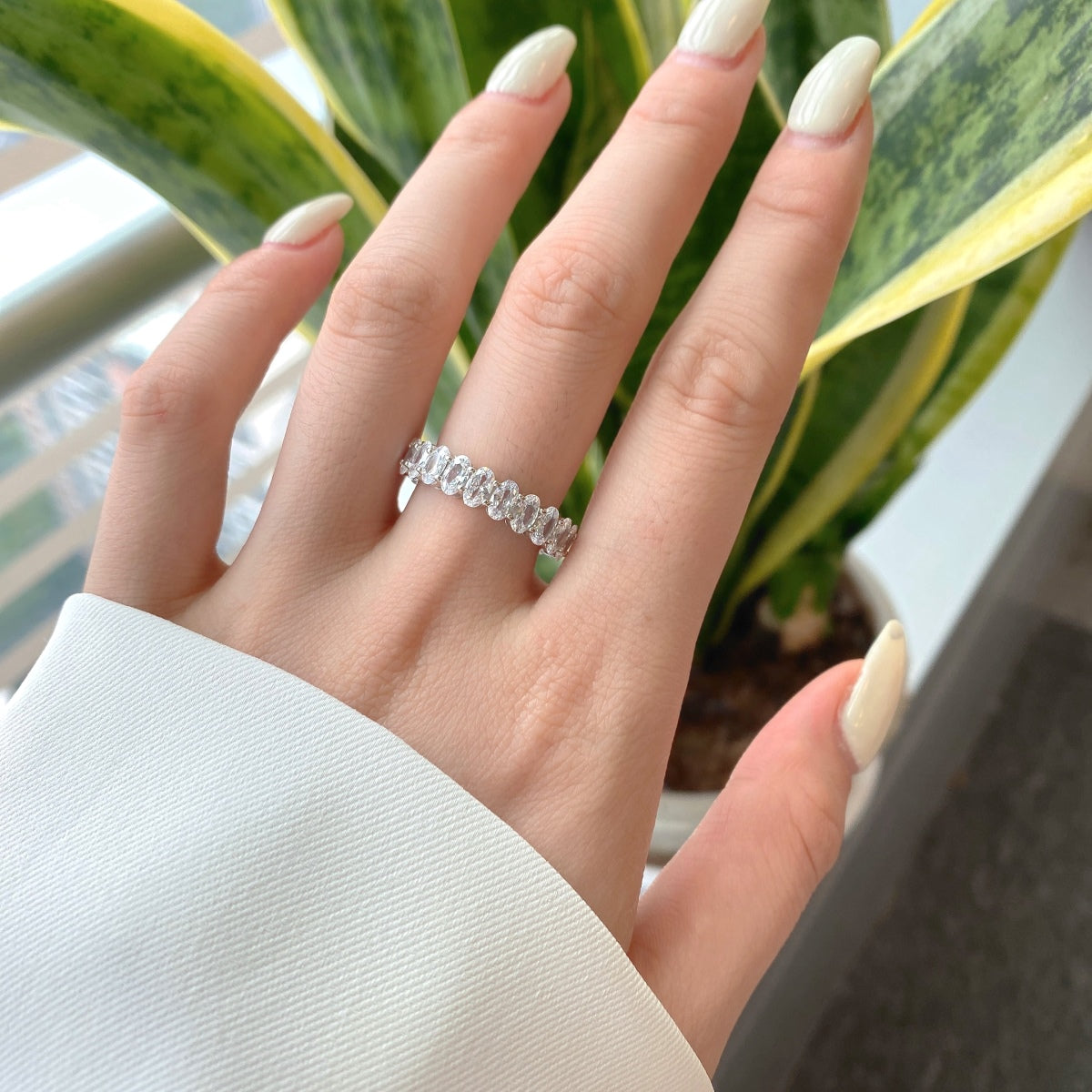 [Sparkling Aurora]Ornate Oval Cut Tennis Ring