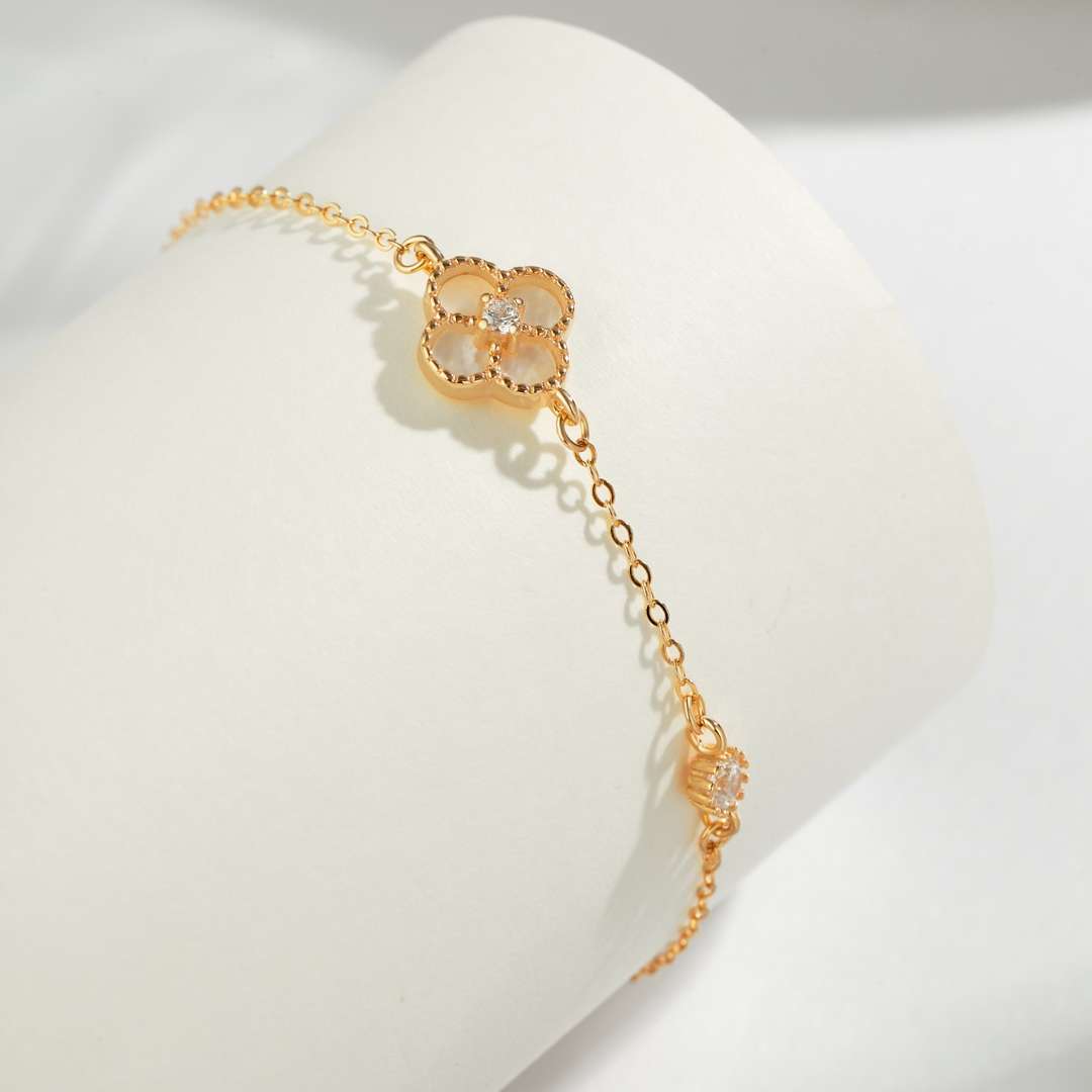 [Sparkling Aurora]Delicate Four Leaf Clover Bracelet