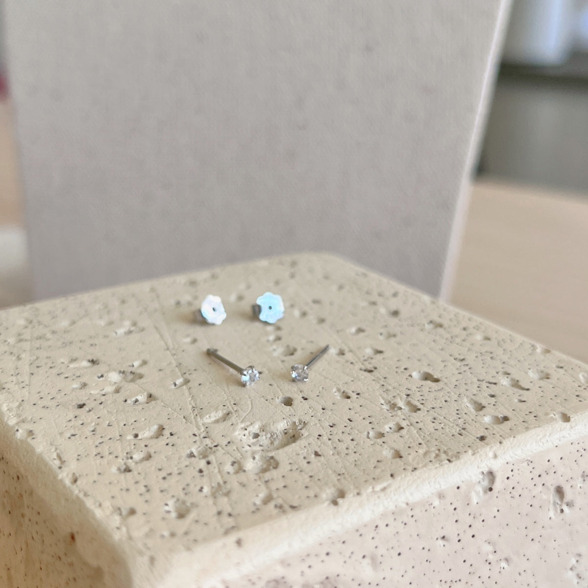 [Sparkling Aurora]Delicate Solitaire Earrings