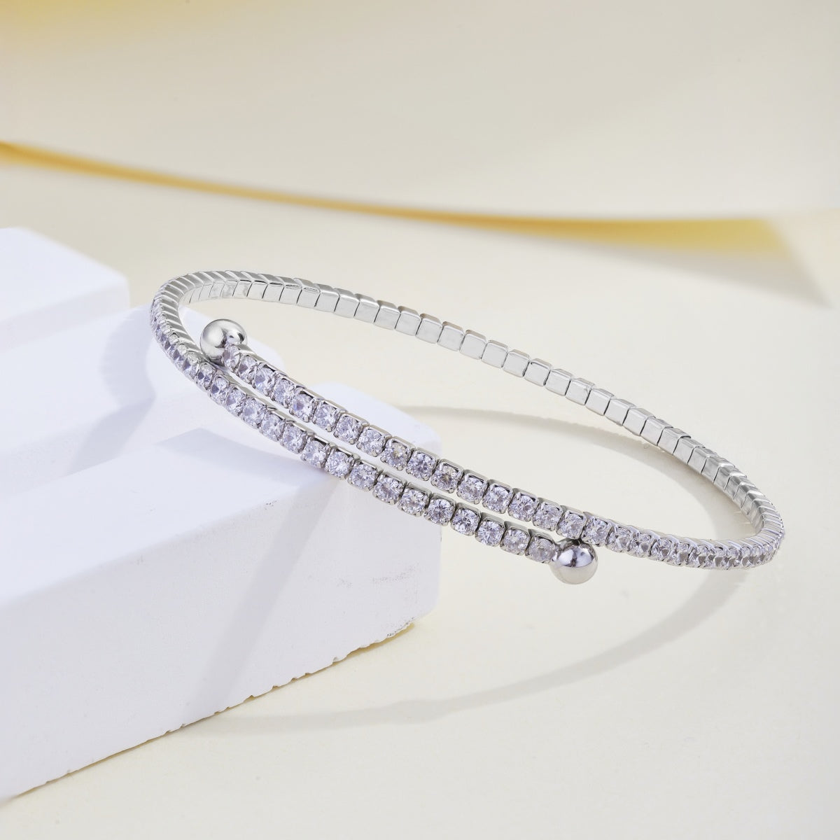 [Sparkling Aurora]Row of Diamonds Round Fashion Bracelet