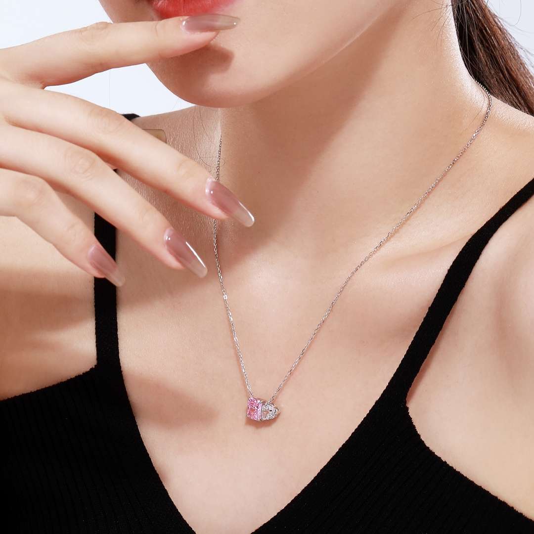 [Sparkling Aurora]Dazzling Square & Heart Shape Necklace