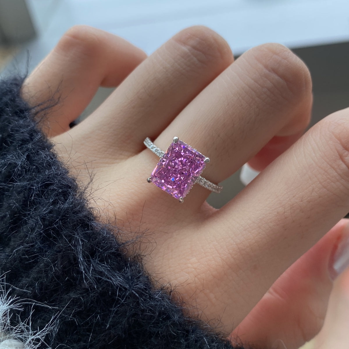 [Sparkling Aurora]4.0 Carat Luxurious Engagement Ring