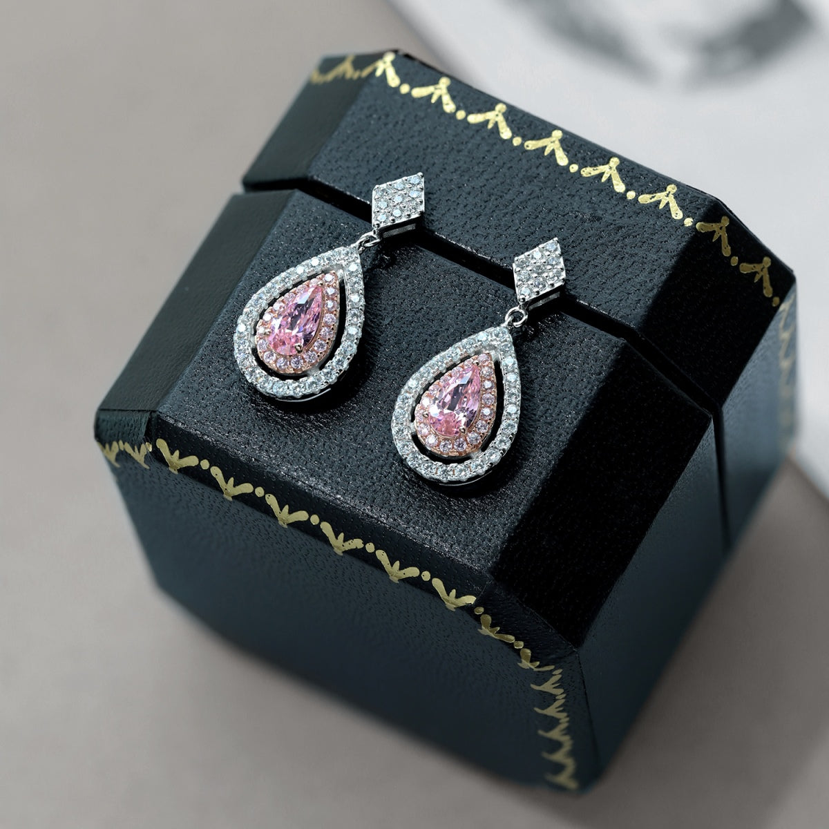 [Sparkling Aurora]Ornate Delicate Water Drop Shape Banquet Earrings