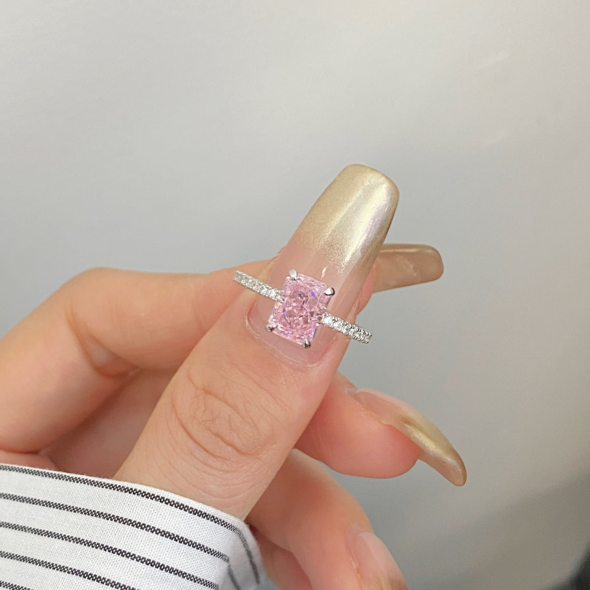 [Sparkling Aurora]2.0 Carat Dazzling Sparkling Radiant Cut Party Ring